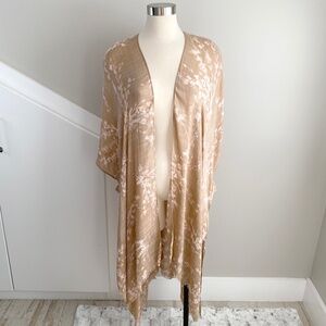 Flowy boho open front kimono top in beige with floral pattern - OS